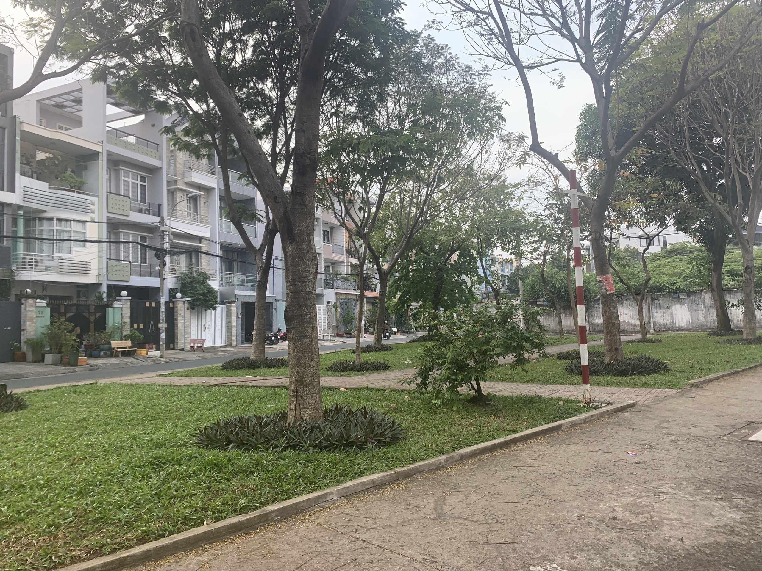 Bán nhà mặt tiền đường Khu Tên Lửa đối diện công viên P. Bình Trị Đông B, Bình Tân - 4x20m