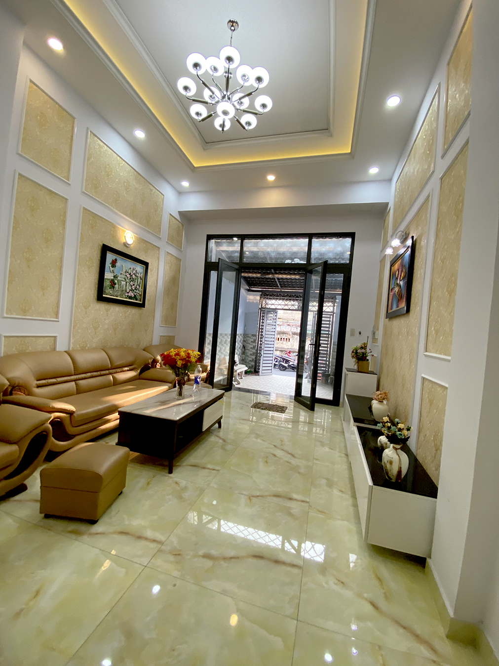 Bán nhà đẹp 4x16m vị trí kinh doanh - gần chợ Phú Lâm