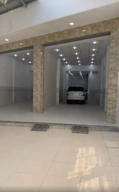 Bán nhà 8x31m mặt tiền kinh doanh . Gần Quận 6