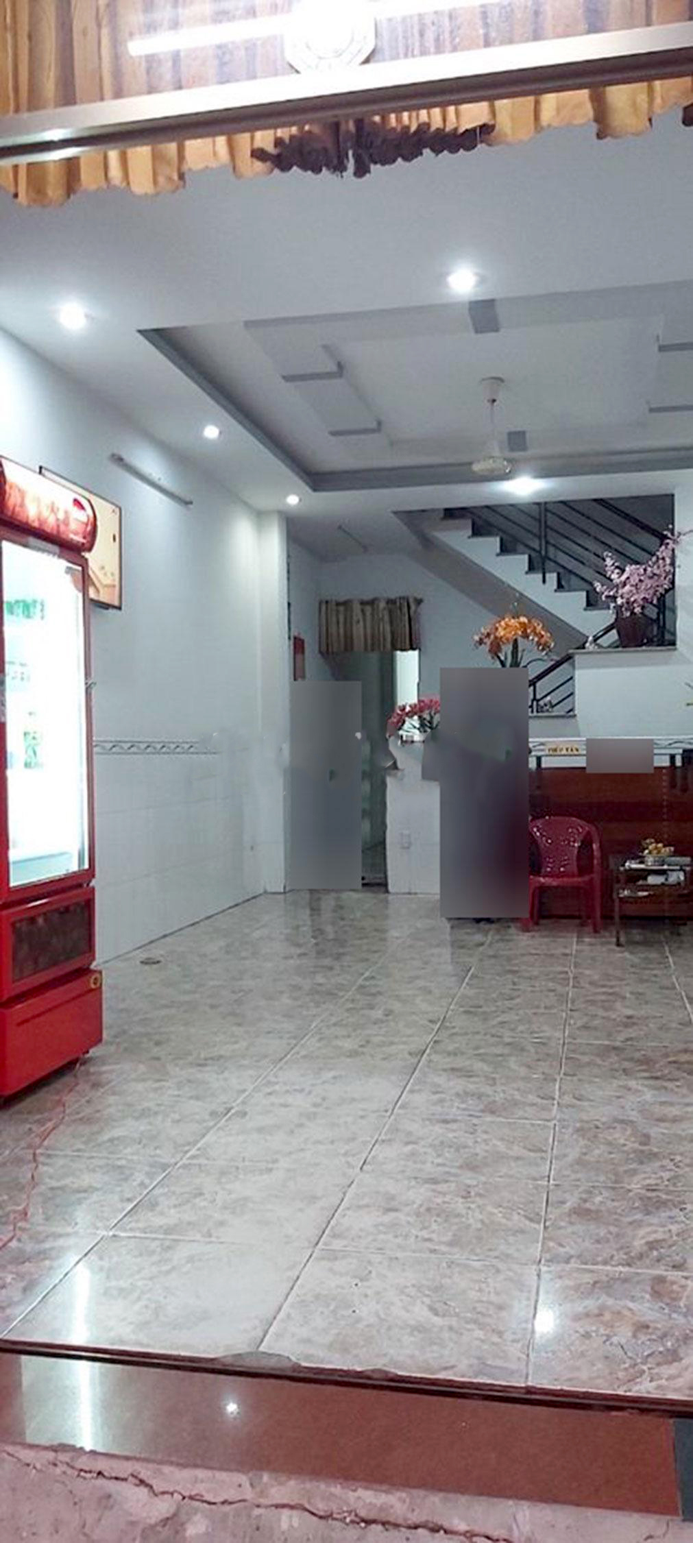 Bán khách sạn 4,5x20m có thu nhập 60 triệu- Giáp Quận 6