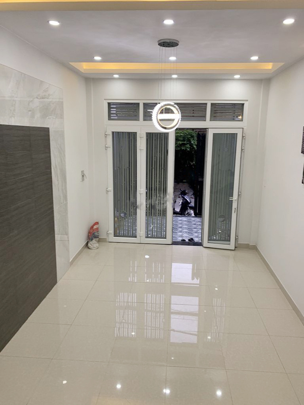 Bán nhà 3,72x 17m 2 lầu sân thượng - Gần công viên Bình Phú