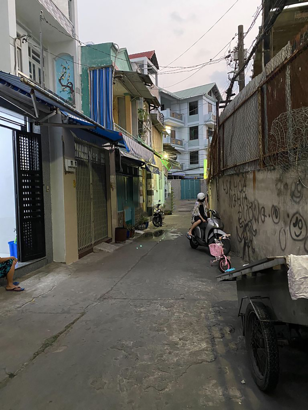 Bán nhà diện tích lớn , đường xe hơi - Gần công viên Bình Phú