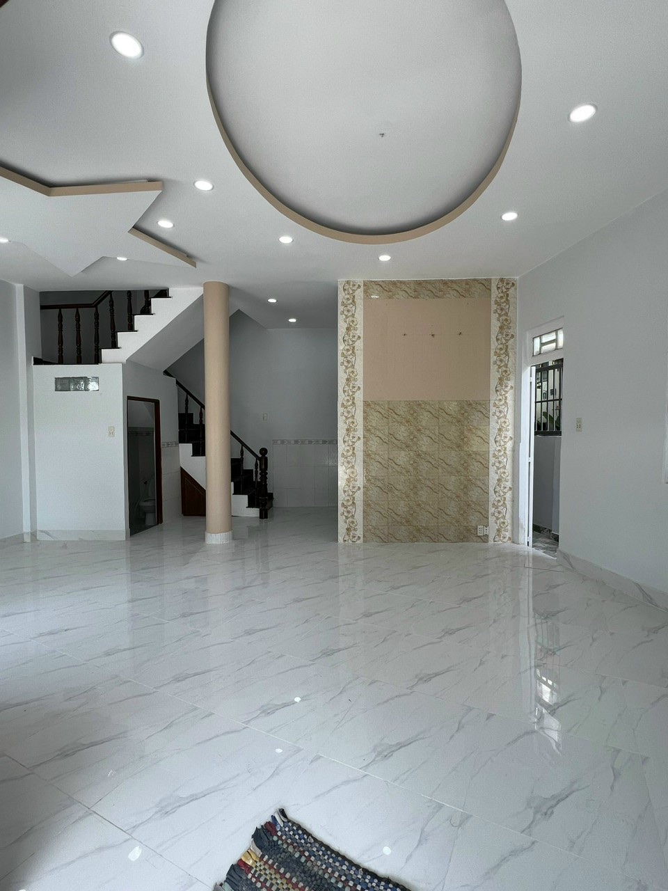 Bán nhà 7m x 8.9m 2 lầu sân thượng- Sát bên Quận 6