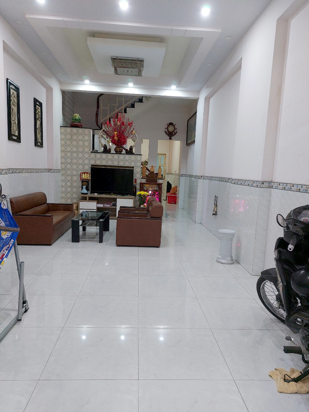 Bán nhà 4x17,7m mặt tiền kinh doanh - Gần ngã tư 4 xã