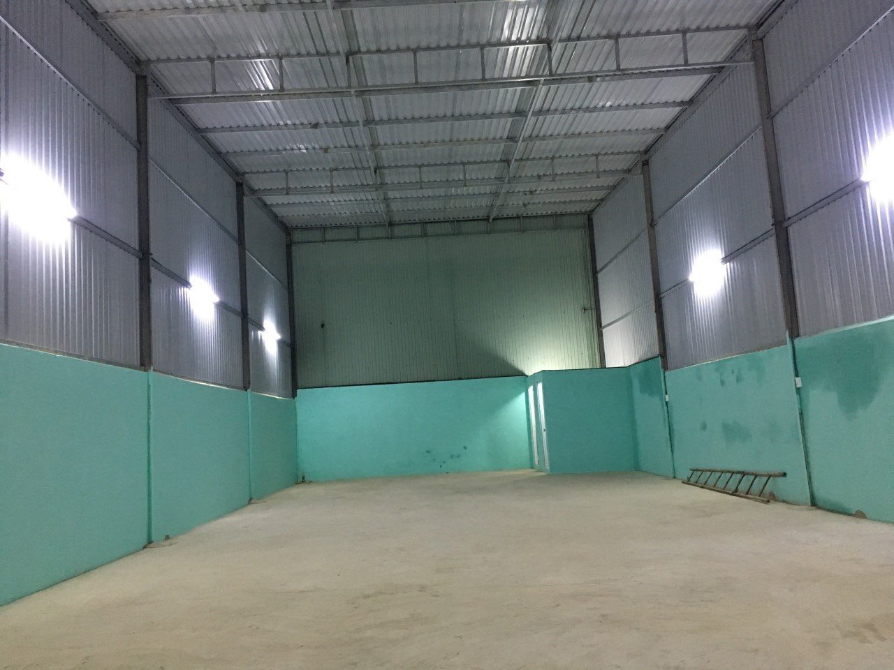 Bán xưởng 8x18.2 đường xe tải - Gần vòng xoay An Lạc