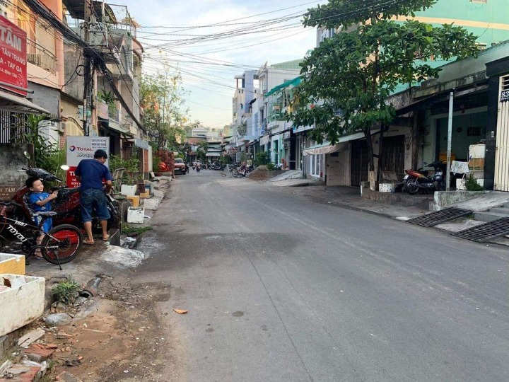 Bán Nhà Cấp 4 Đường Kinh Doanh 12m Ngay Vòng Xoay Mũi Tàu - 9x20m