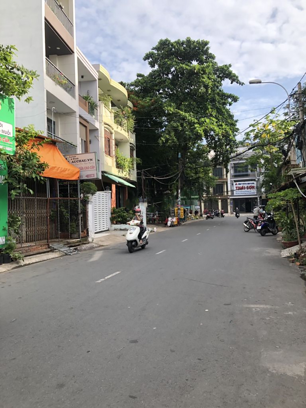 Bán nhà 5,2x20,55m cấp 4 - Gần công viên Bình Phú , giáp Quận 6