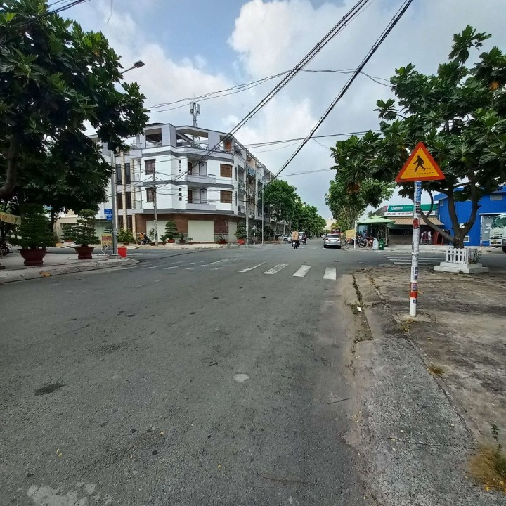 Bán nhà mặt tiền đường kinh doanh 20m sát AEON Bình Tân Khu Tên Lửa - 5 x 22.5m