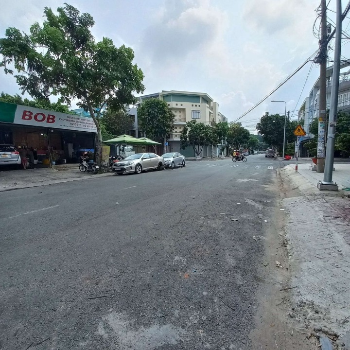 Bán nhà mặt tiền đường kinh doanh 20m sát AEON Bình Tân Khu Tên Lửa - 5 x 22.5m