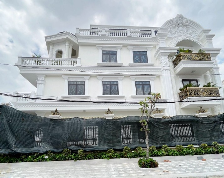 Bán Biệt Thự phong cách Hoàng Gia góc 2 mặt tiền đường Kinh Doanh Khu Tên Lửa - 10x22m