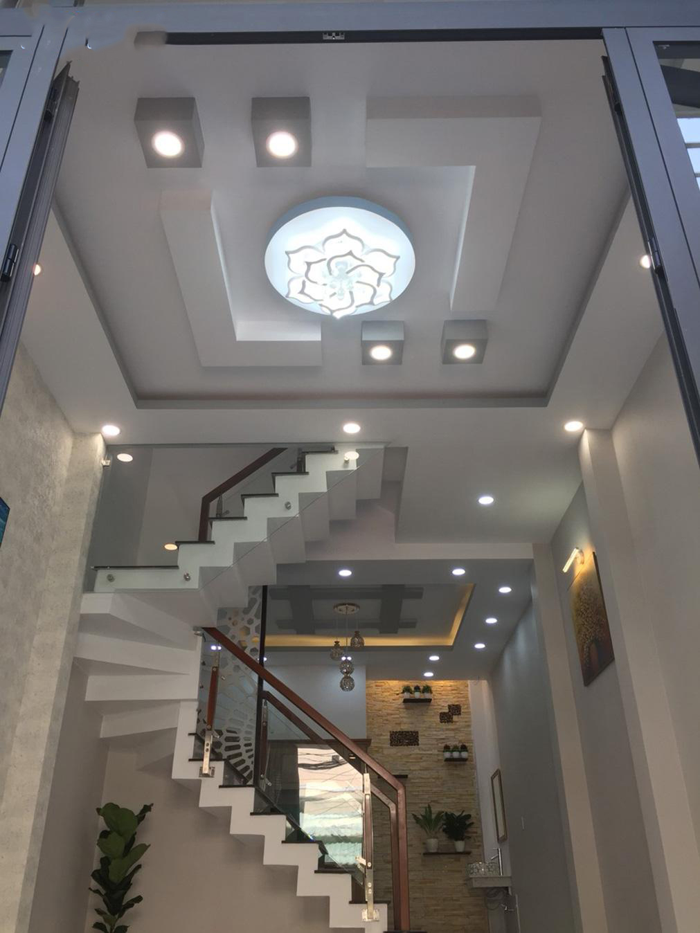 Bán nhà mới đẹp , đường Bùi Tư Toàn - Gần công viên Bình Phú