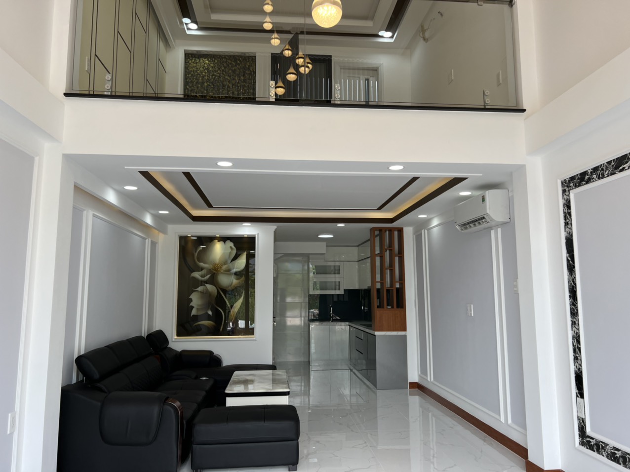 Hẻm Nội bộ xe tải - Lạc Long Quân (p3,q11) - Nhà đẹp, nội thất cao cấp (có thang máy)