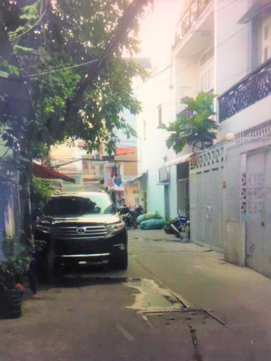 Căn góc hẻm xe hơi - lạc Long Quân phường 5 quan 11 - Nhà mới vào ở liền.