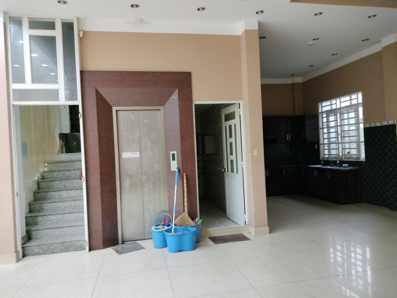 Bán Nhà Đường 8m Kinh Dương Vương Giáp Tên Lửa - 9 x 12.5m