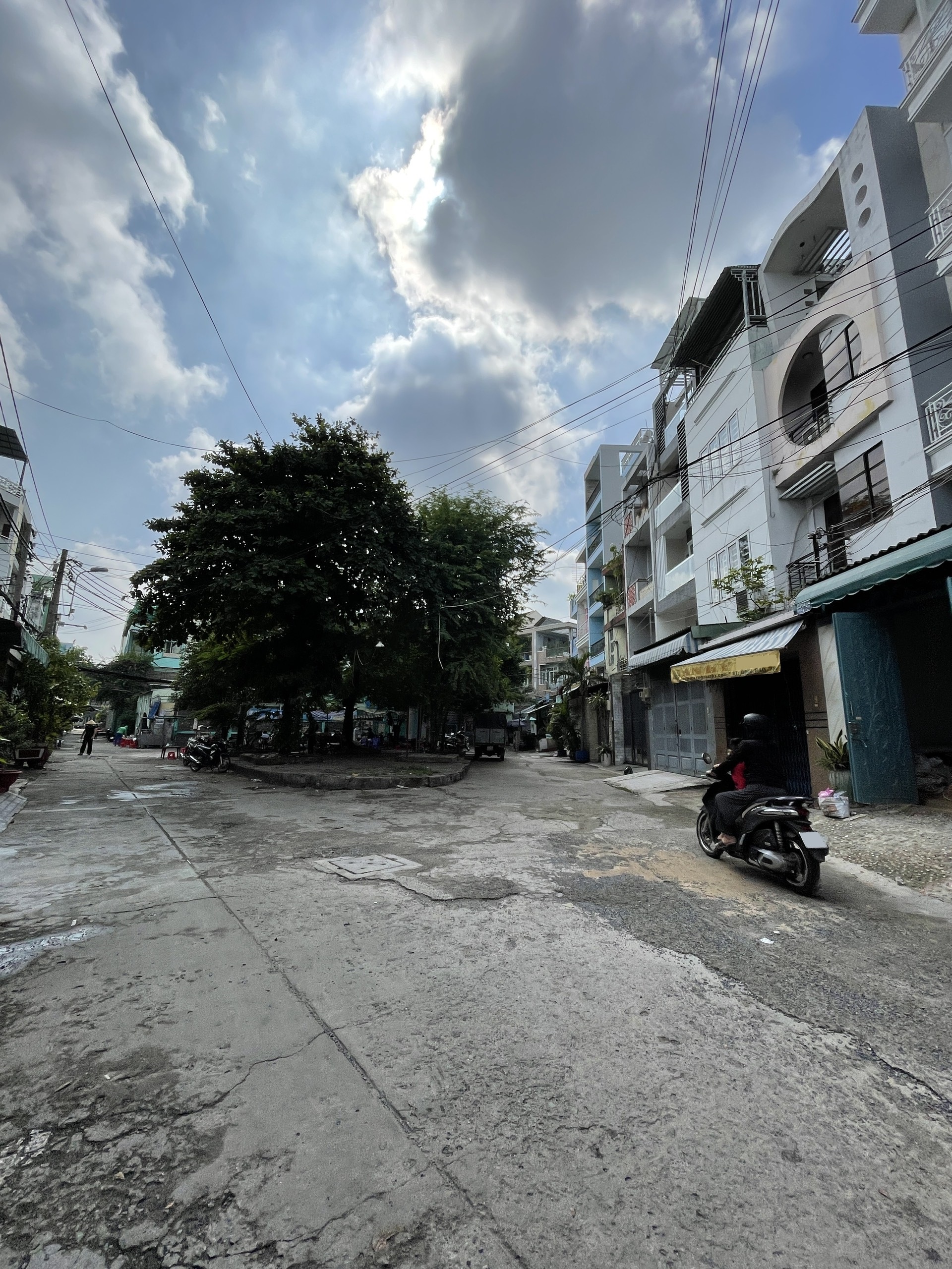 Xe hơi vào nhà - Đối diện công viên - Cư xá Phú Thọ Hòa - Lạc Long Quân p5, q11