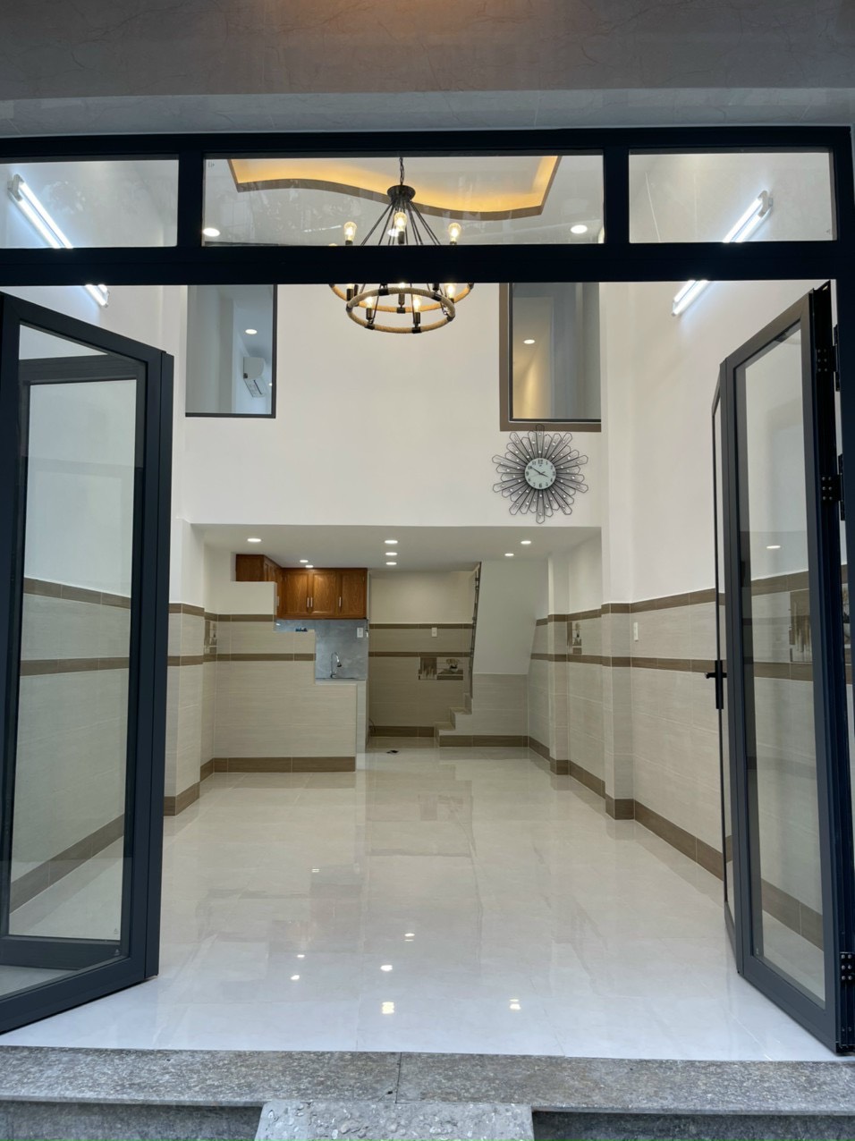 Xe hơi tới cửa - Nhà mới - 4 tầng, sân thượng - Bình Thới, p14, q11.