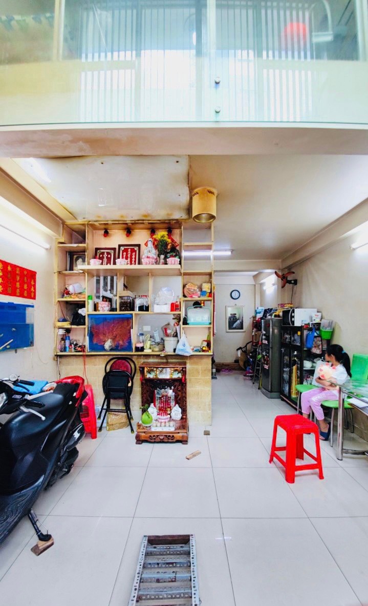 Hẻm 4m thông - Xe hơi cách nhà 20m Lạc Long Quân (nối dài) P3, Q11 - Nhà ngang 4m, 4 Lầu.