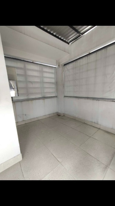 Nhà đẹp hẻm lớn Minh Phụng, 4x12, Trệt 2 Lầu Sân Thượng