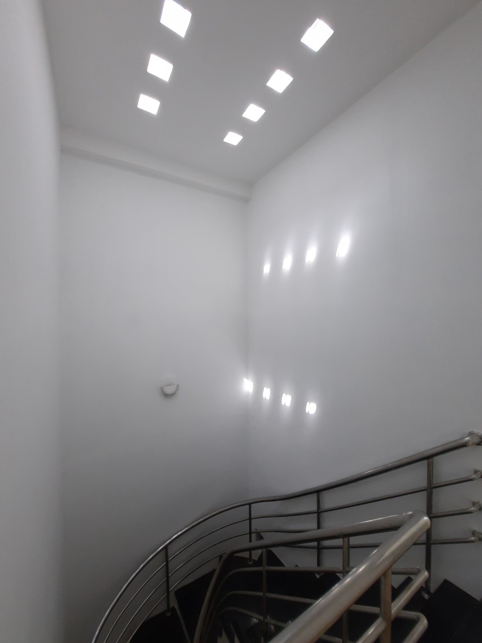 Bán nhà 2 lầu Đường 10m khu Cư Xá Phú Lâm C - 4x19m