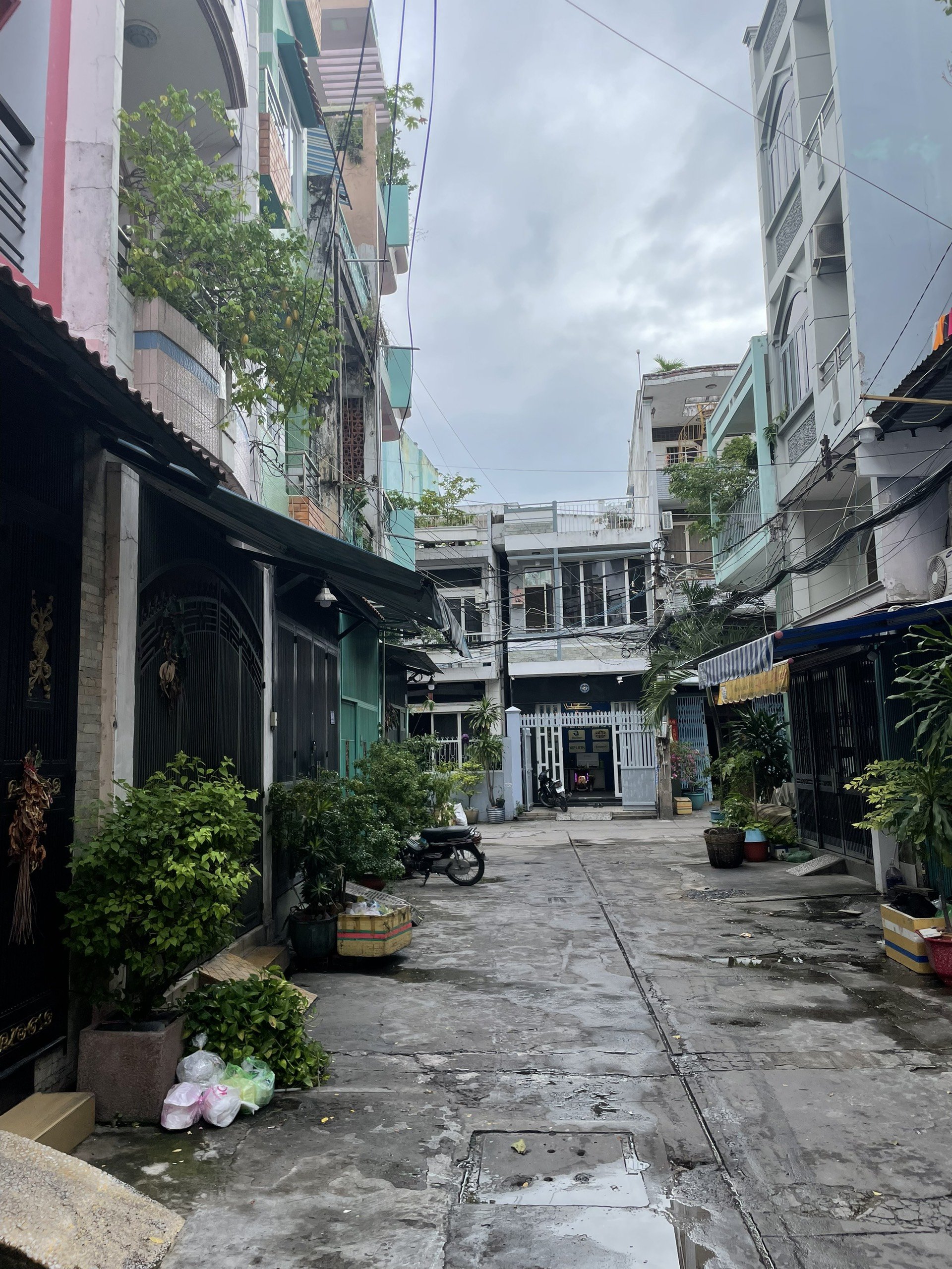 MTNB - Lạc Long Quân (nối dài), P3 Q11 - Nhà 3 lầu vào ở liền.