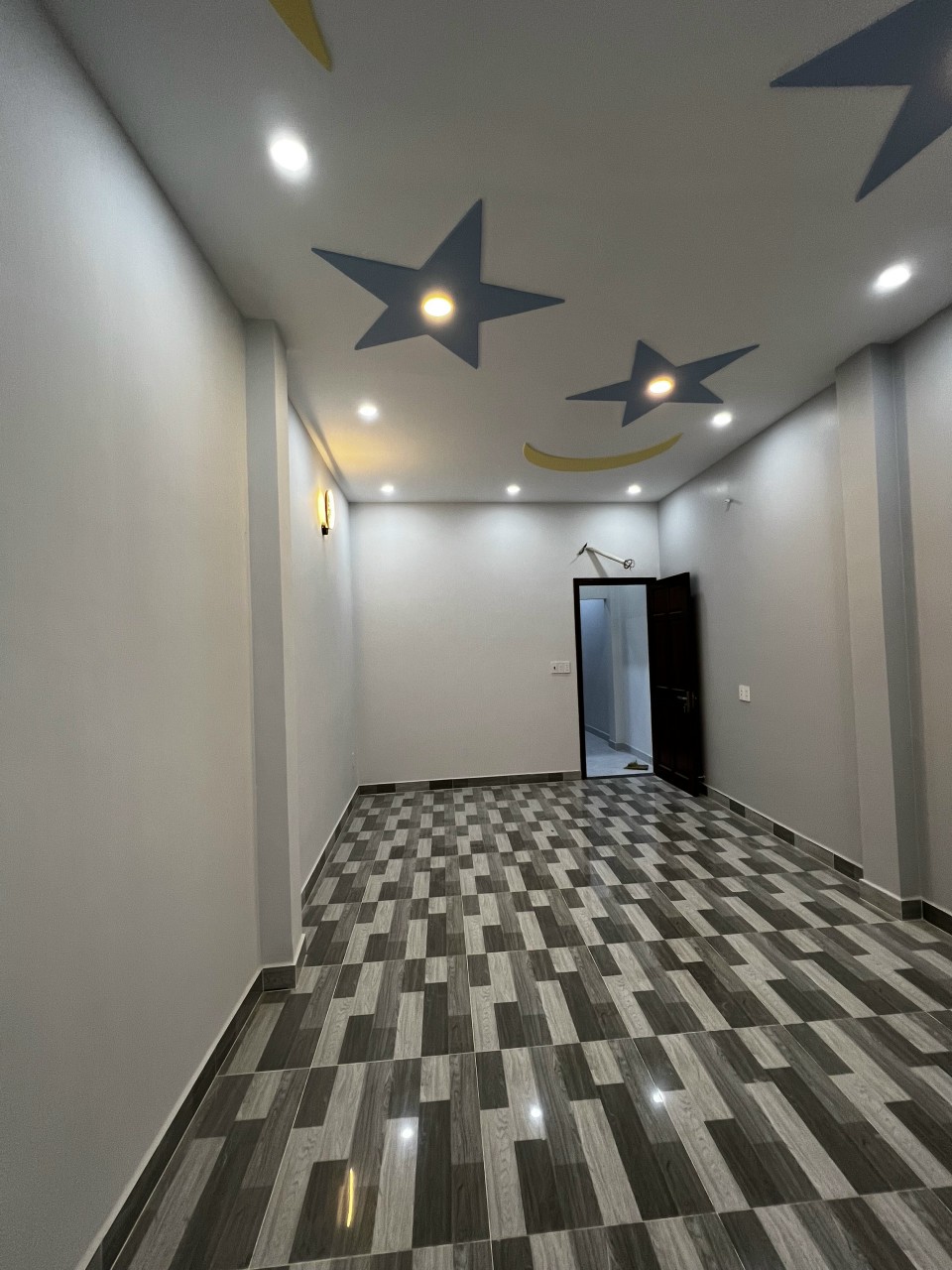 Hẻm 5m - Hàn Hải Nguyên, P2, Q11 - 3.4m x 15m - Nhà mới vào ở liền