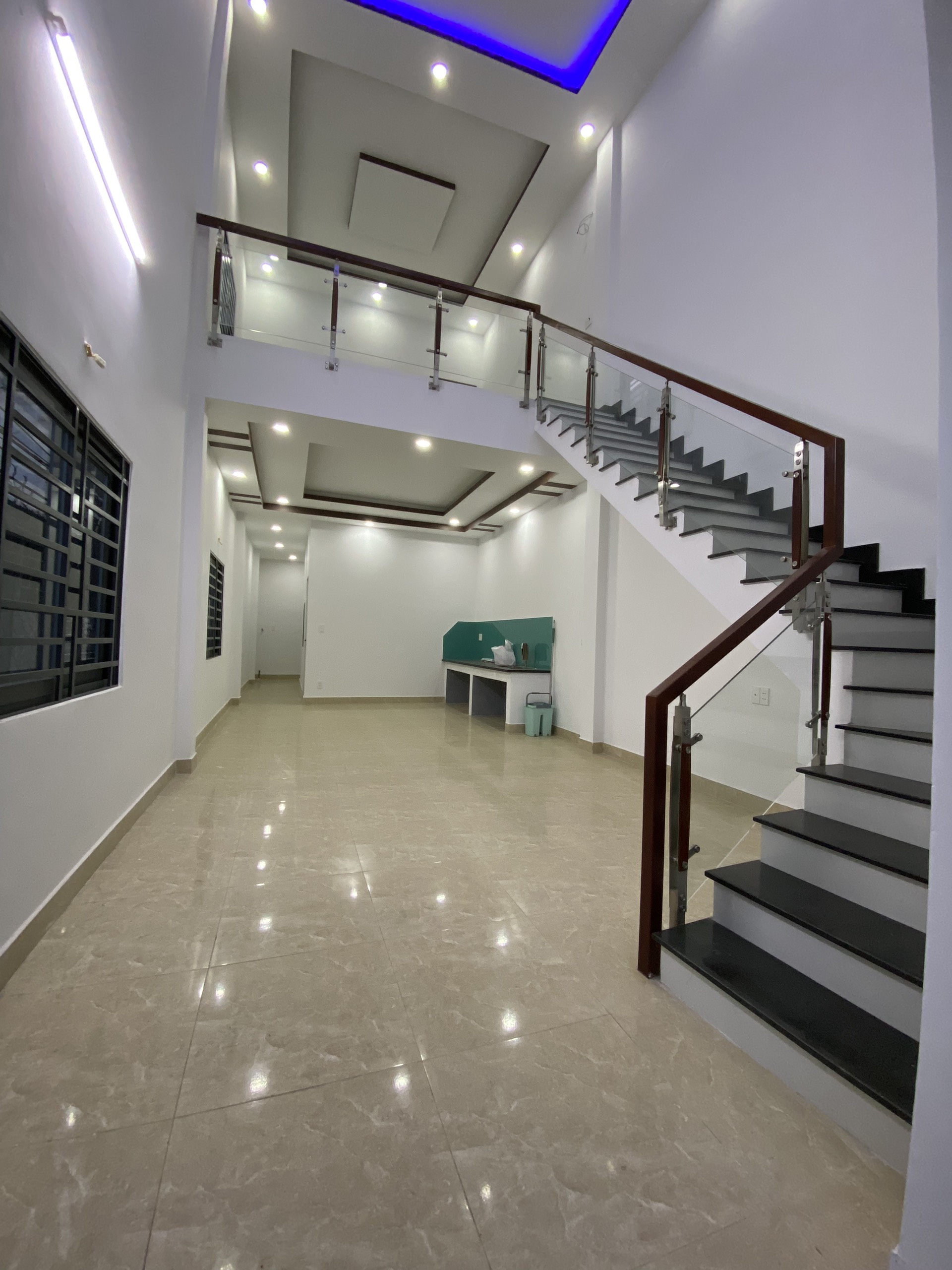 Bán nhà đẹp gần chợ Hồ Học Lãm- ngay ngã tư Hồ Học Lãm với Kinh Dương Vương