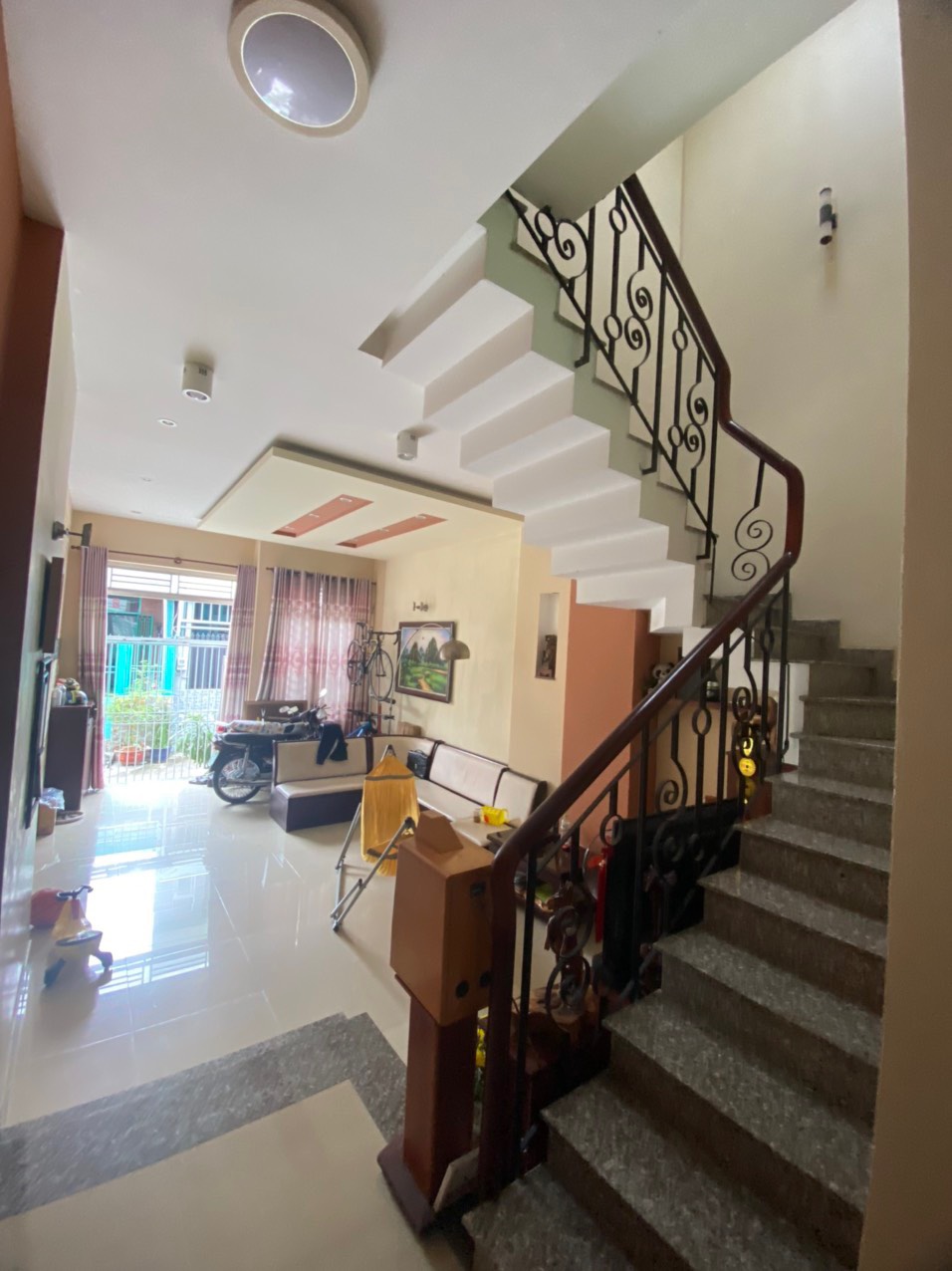 Bán nhà vào ở liền nằm giữa khu Bình Phú và tên Lửa