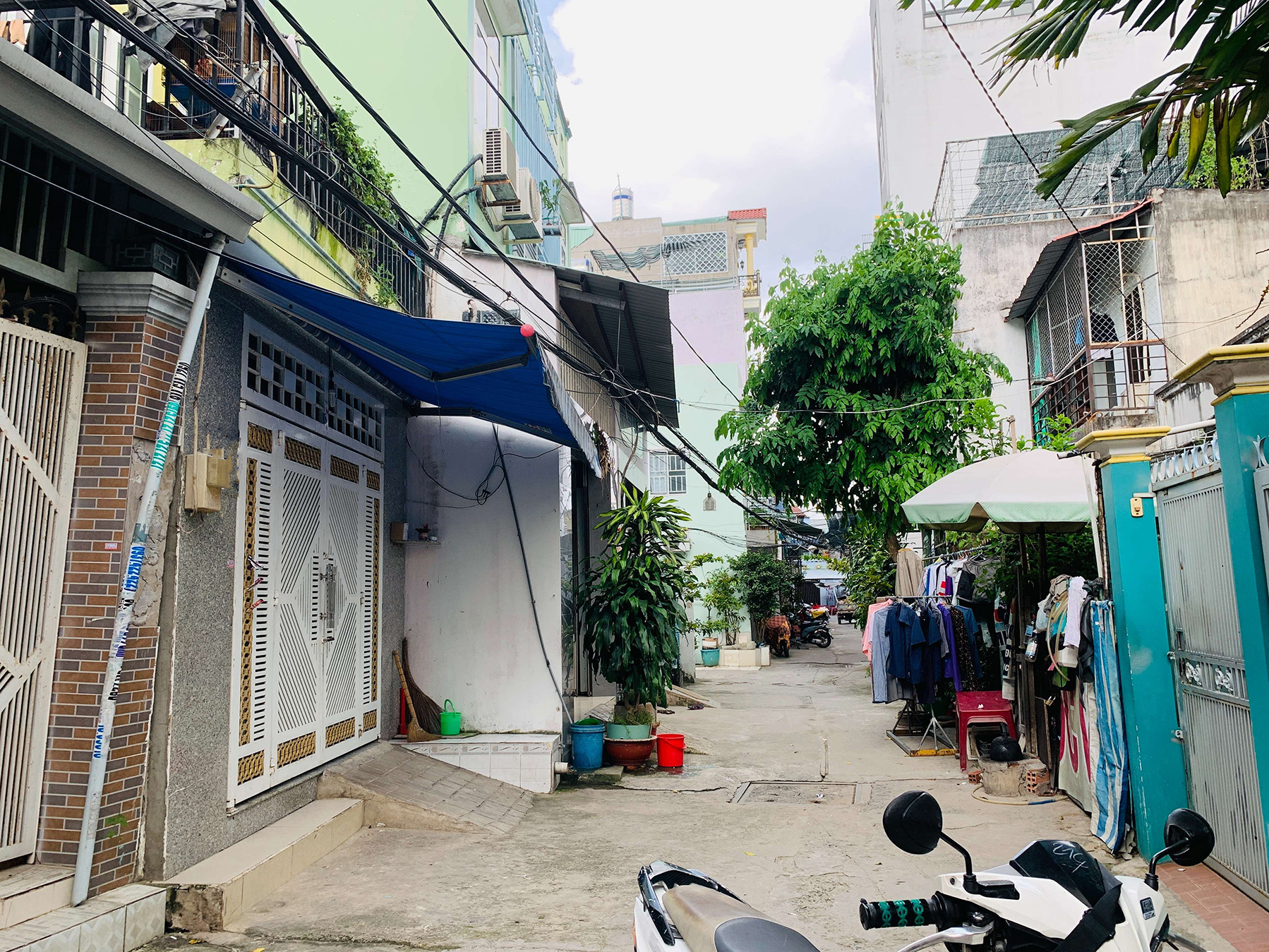 Bán nhà đẹp 2 lầu gần bến xe Miền Tây