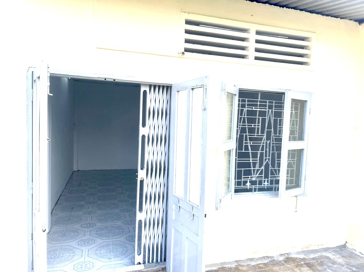 HẺM BA GÁC - KHU AN NINH - YÊN TĨNH - CẠNH TRƯỜNG THCS HẬU GIANG.