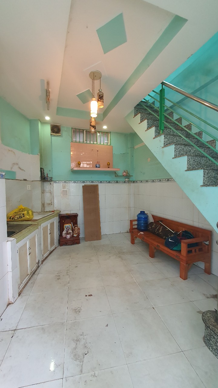 Bán nhà nhỏ , đường nhựa thông thoáng