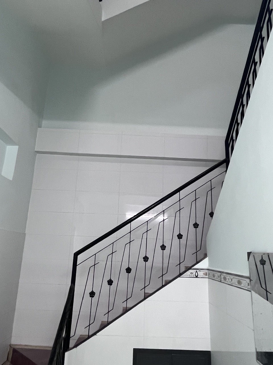 Bán nhà mặt tiền kinh doanh - Gần chợ Bình Tiên