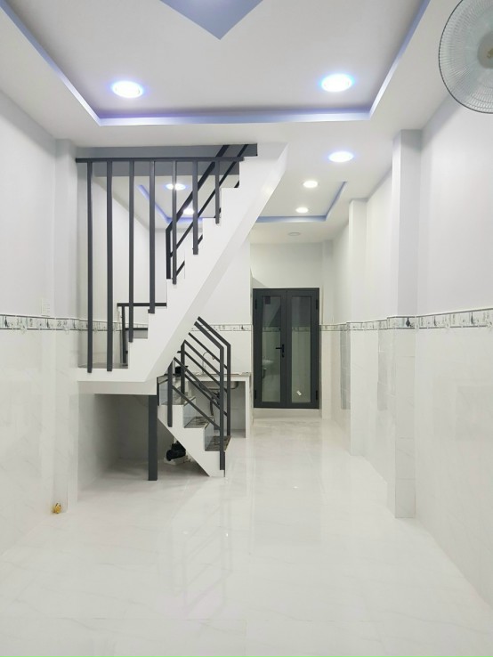 Bán nhà nhỏ mặt tiền nội bộ - Gần cầu Phạm Văn Chí