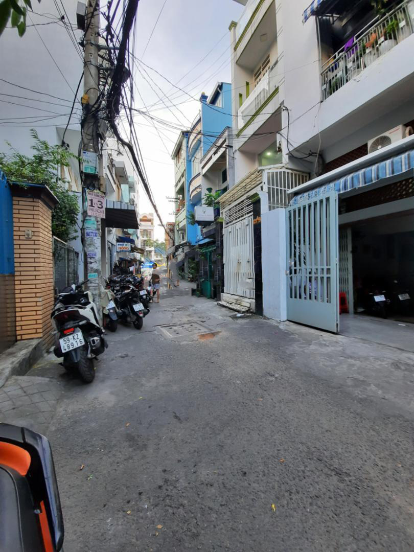 Bán nhà đường xe hơi - Gần khu Chợ Lớn