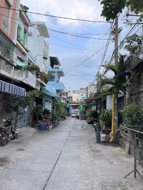 MẶT TIỀN NÔI BỘ - XE 7 CHỖ TỚI CỬA - KHU 137 NGUYỄN CHÍ THANH, P16, Q11.