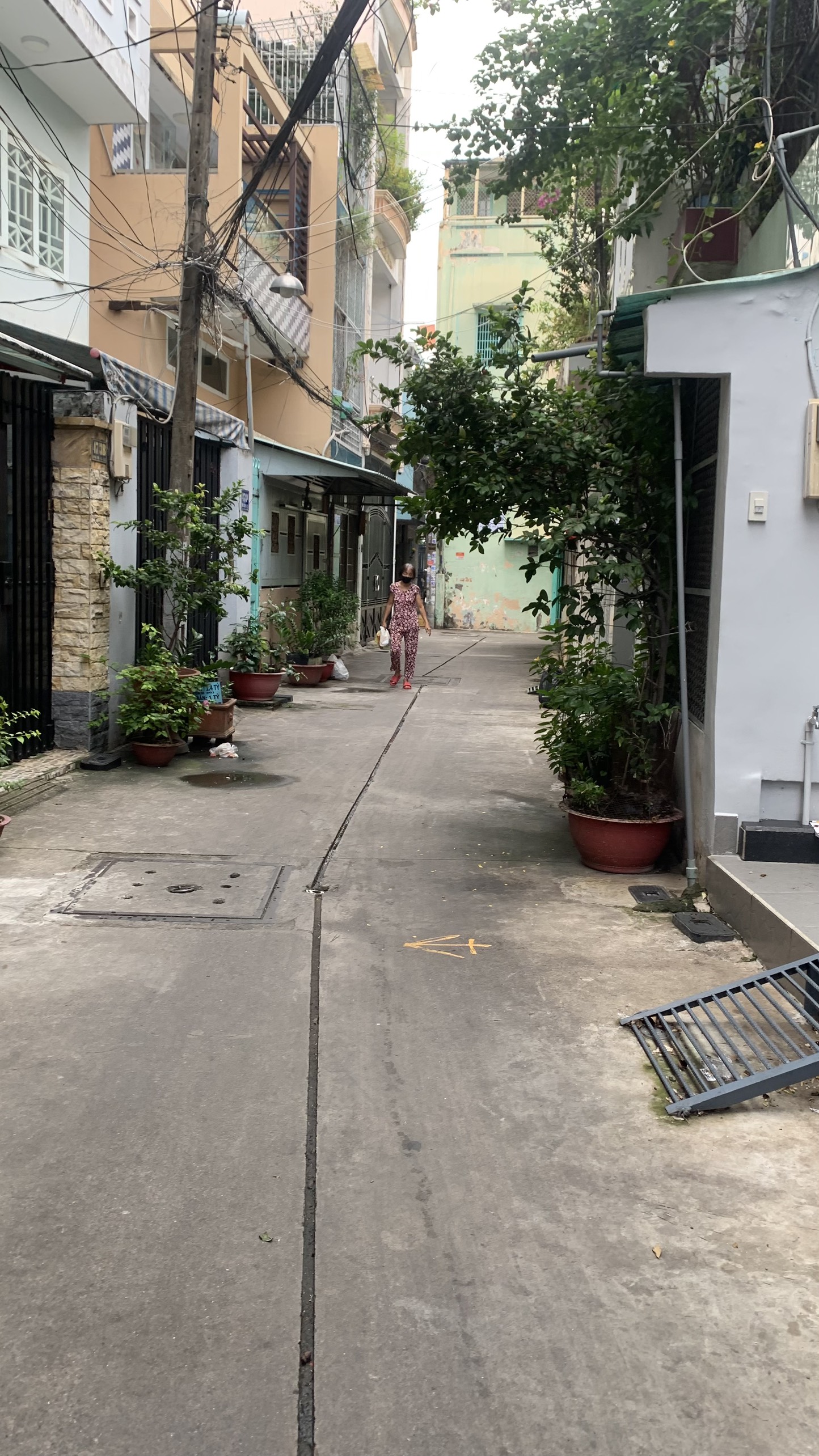 HẺM 4M THÔNG - PHÚ THỌ, P1 , Q11 - NHÀ DIỆN TÍCH TỐT - KHÔNG LỘ GIỚI - 2 LẦU (CÓ SÂN THƯỢNG)