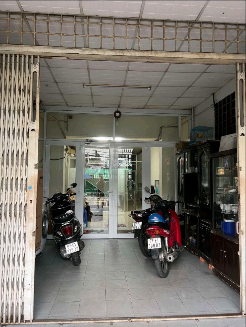 MẶT TIỀN KINH DOANH - TỐNG VĂN TRÂN, P5, Q11 - 4m x 23.2m (Có sân để xe hơi)