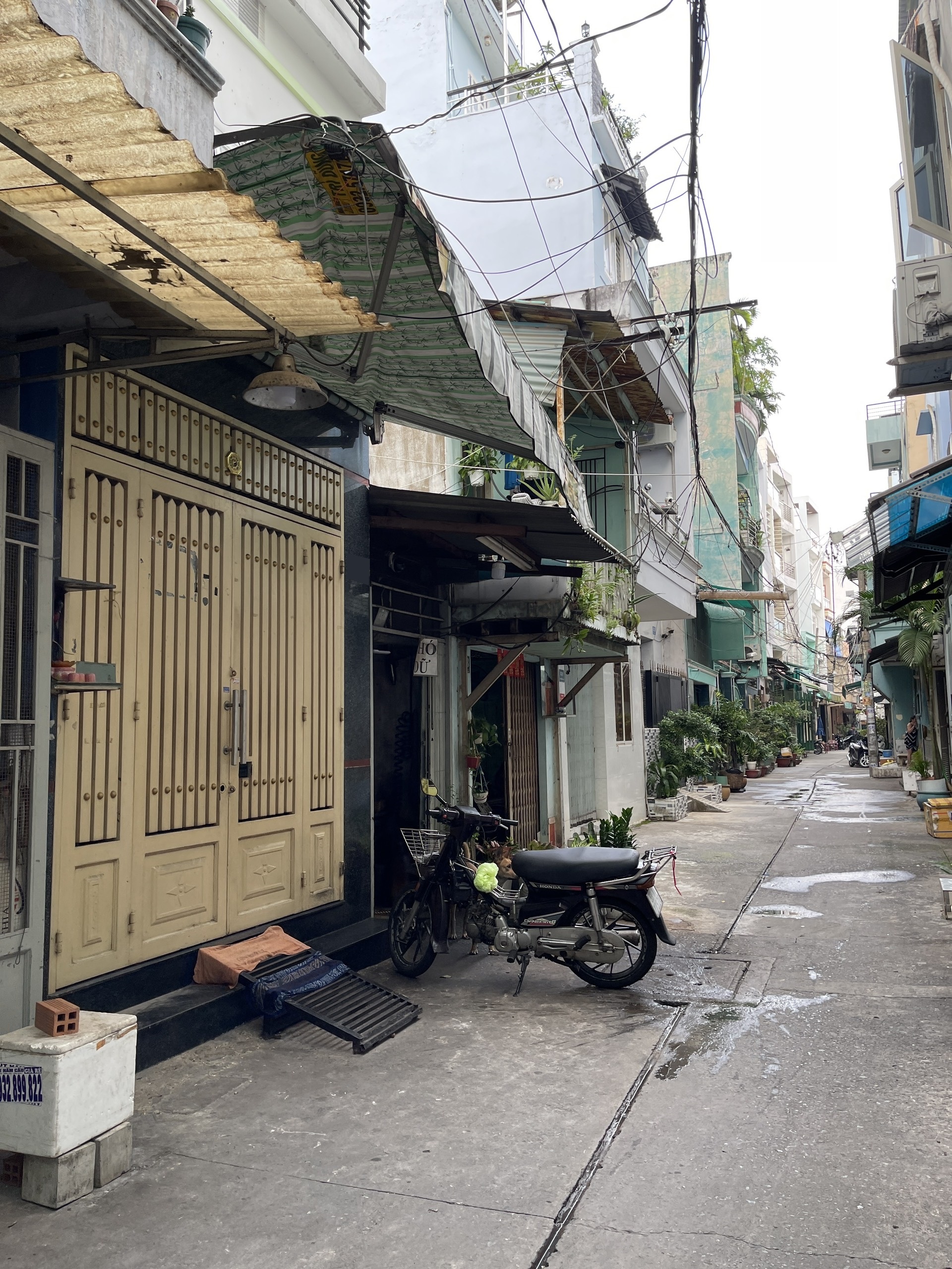 HẺM 4.5m - ĐƯỜNG 702 HỒNG BÀNG, P1, Q11 - NHÀ MỚI ĐẸP, HẺM THÔNG THOÁNG VÀO Ở LIỀN.