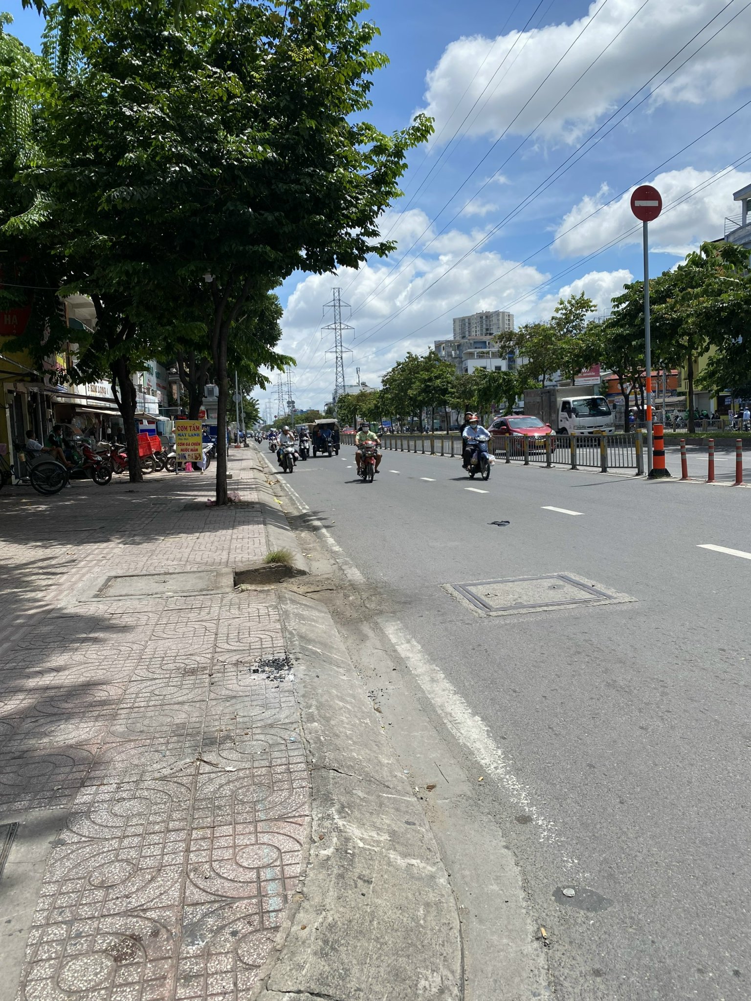 Bán nhà mặt tiền kinh doanh gần bến xe Miền Tây