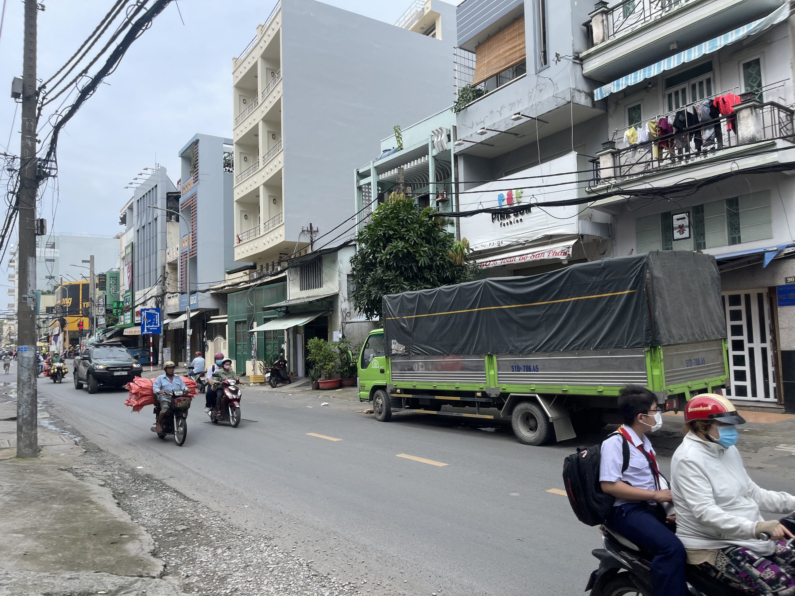 Bán nhà mặt tiền kinh doanh 6 tấm khu chợ Bình Tiên