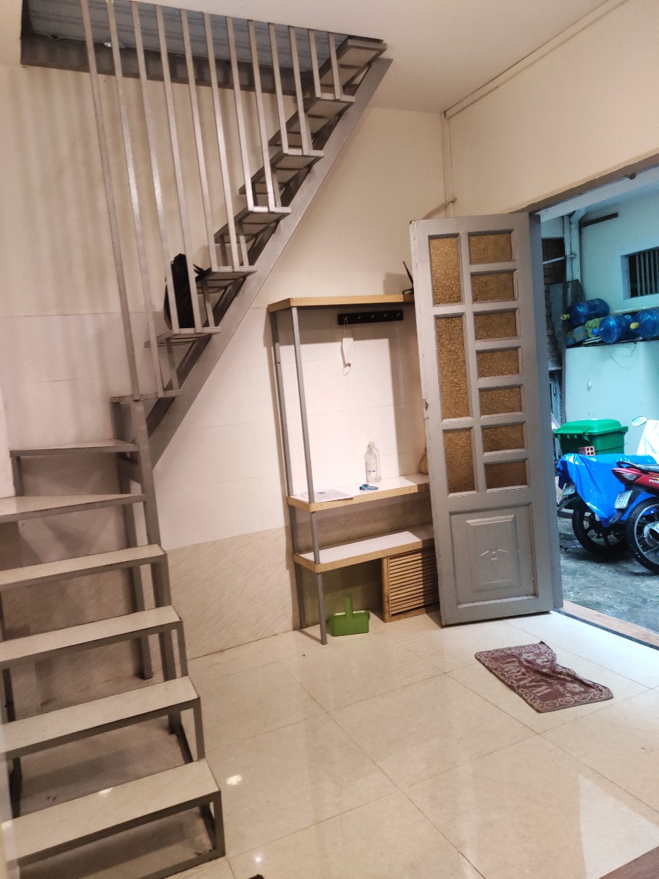 Bán nhà nhỏ giá rẻ tại Quận 6 - gần chờ Phú Lâm