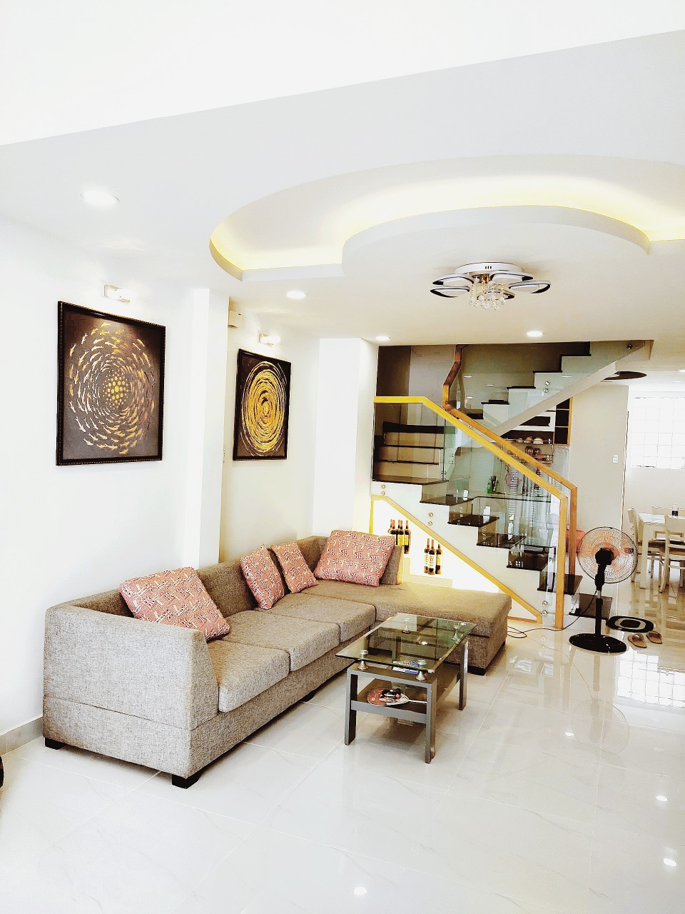 Bán nhà đẹp đường xe hơi gần khu Tên Lửa