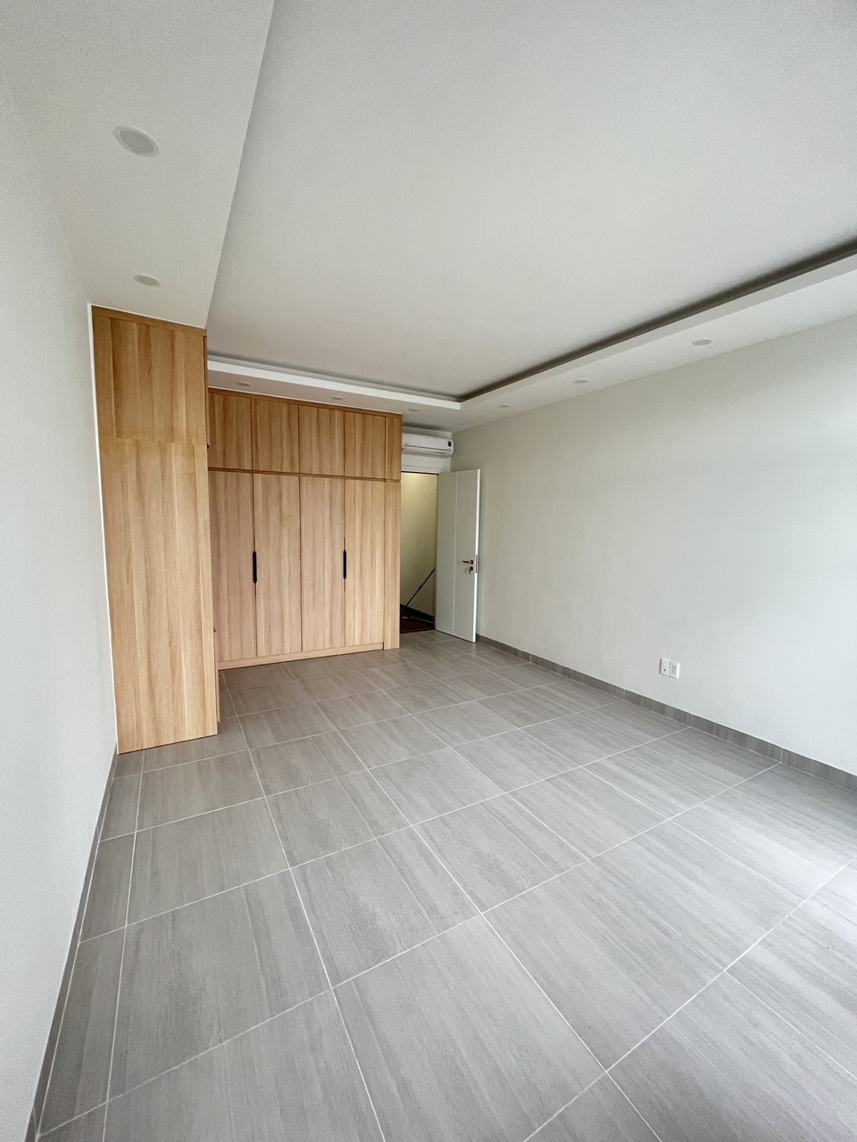 Bán nhà đẹp mới xây Full nội thất Khu Tên Lửa