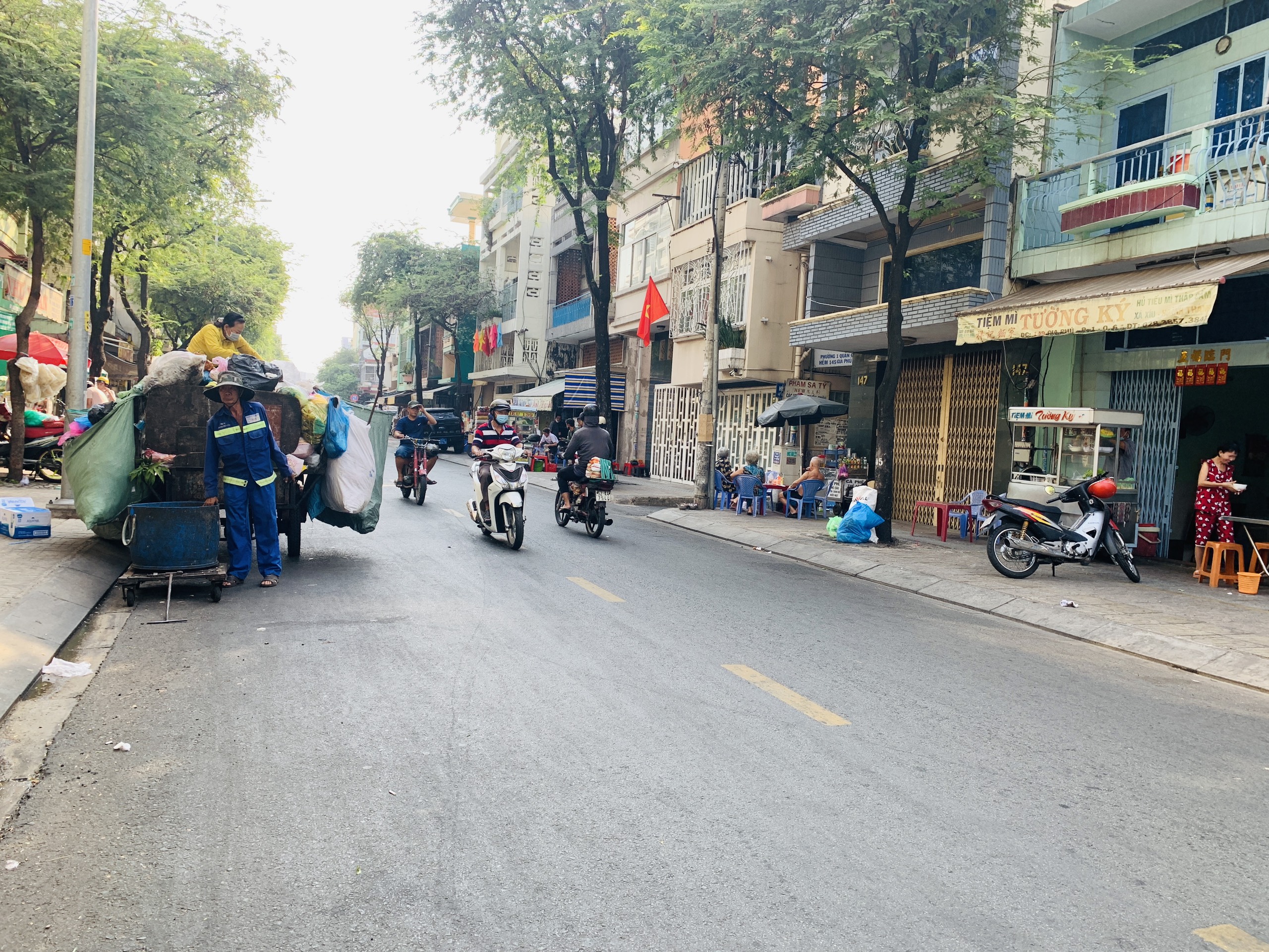 Bán nhà diện tích lớn mặt tiền kinh doanh khu chợ Bình Tiên