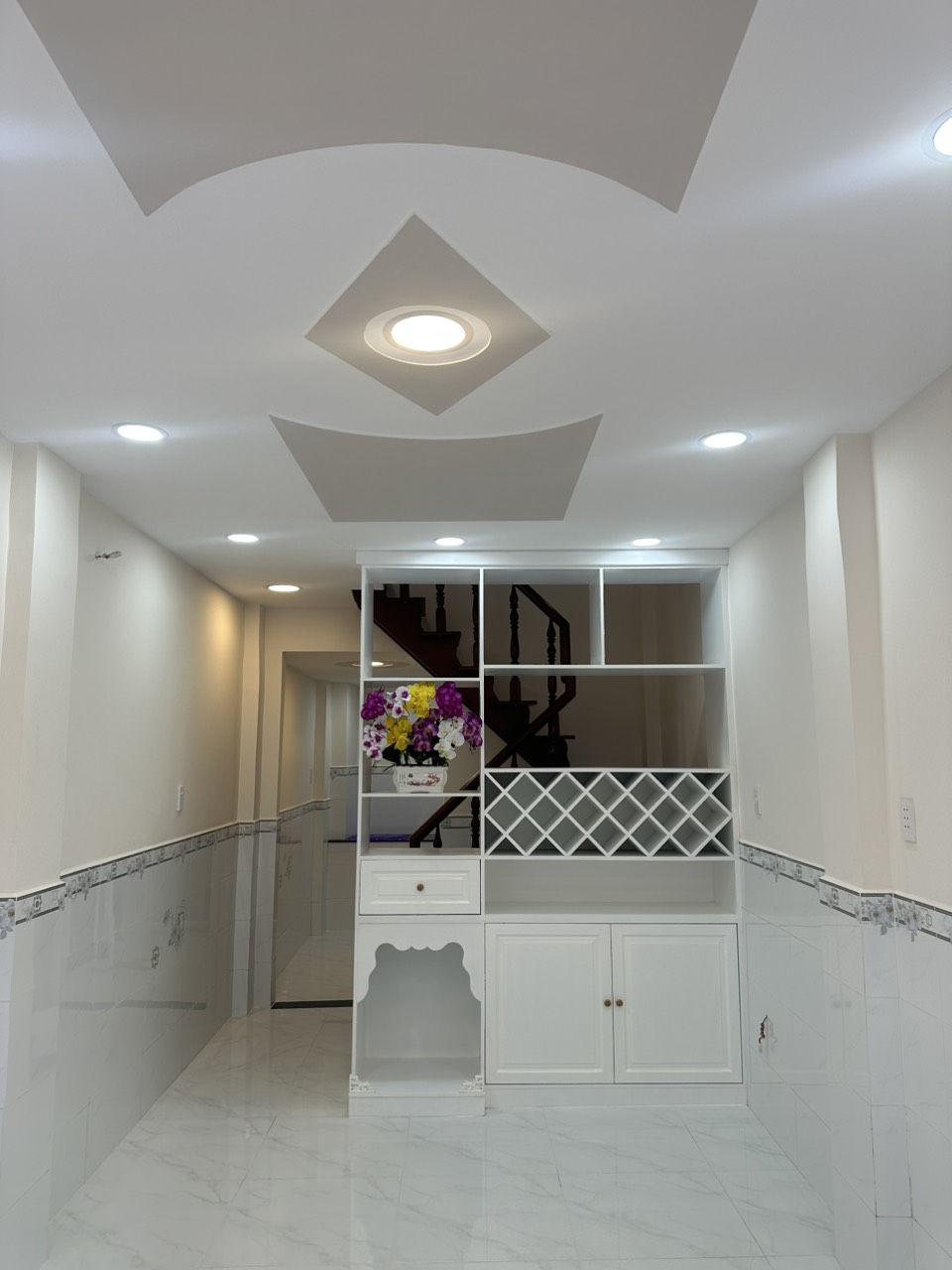 Bán nhà đẹp mới xây Q11