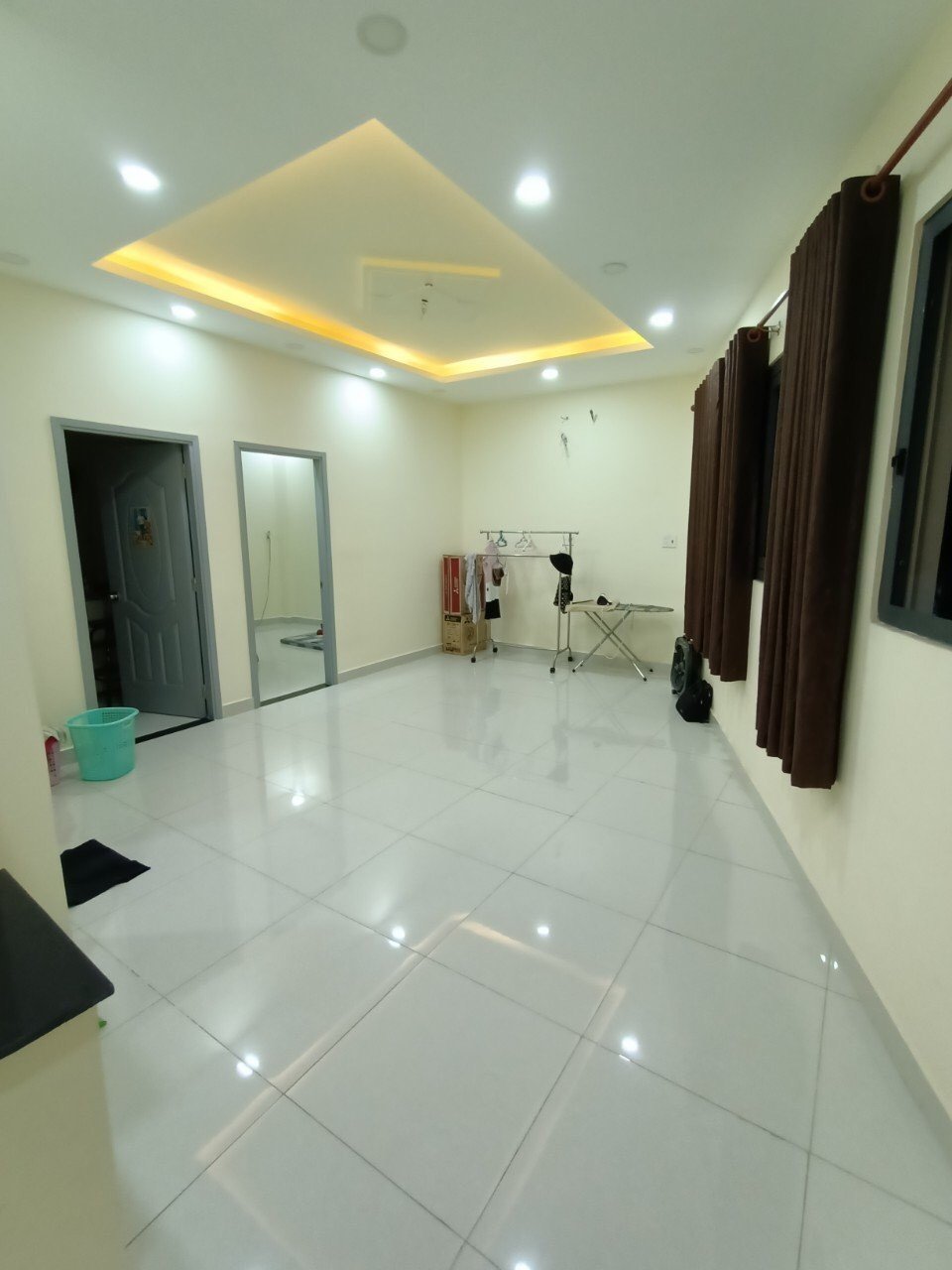 Bán nhà đẹp gần vòng xoay Phú Lâm