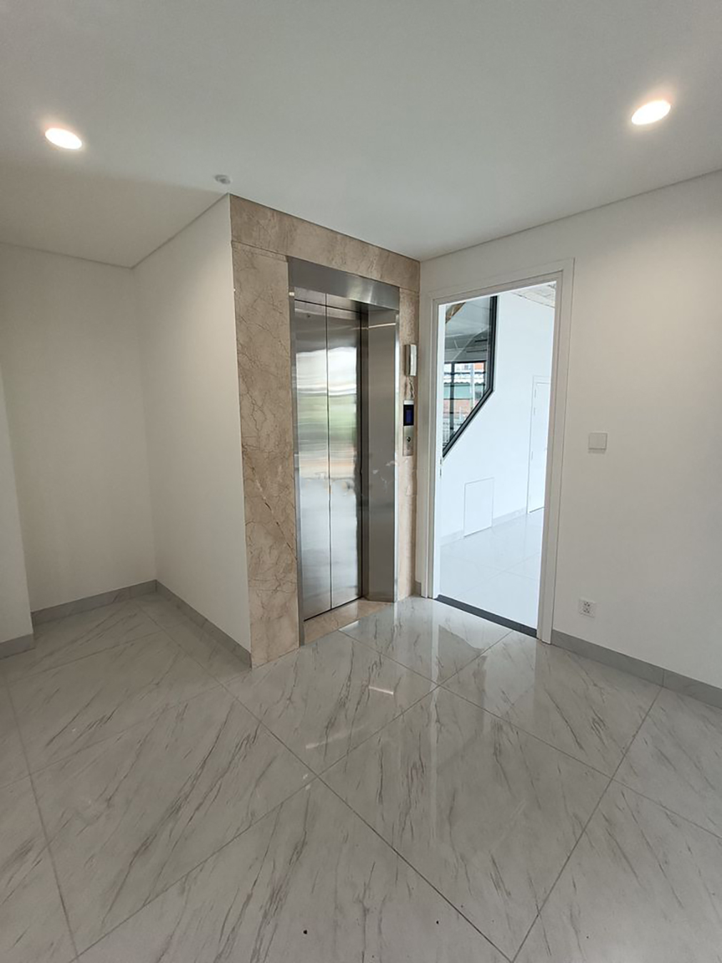 Bán nhà mặt tiền ven sông Quận 6 - Gần chợ Phú Lâm