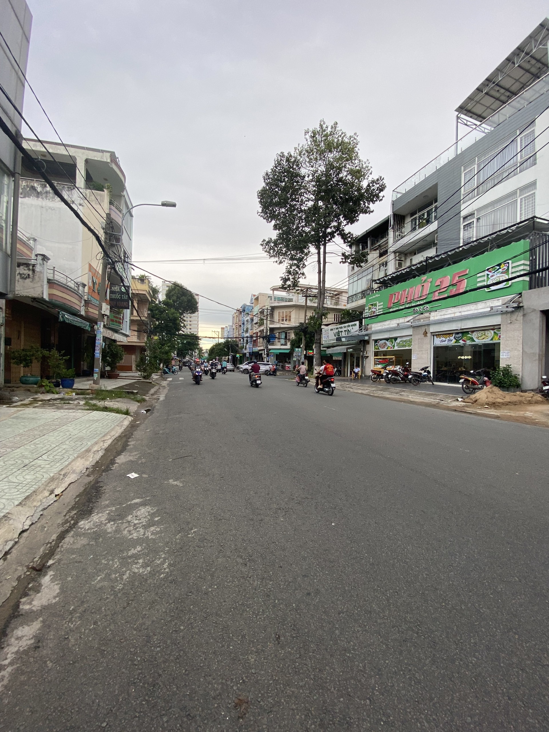 Bán nhà mặt tiền kinh doanh khu Tên Lửa , giáp Quận 6