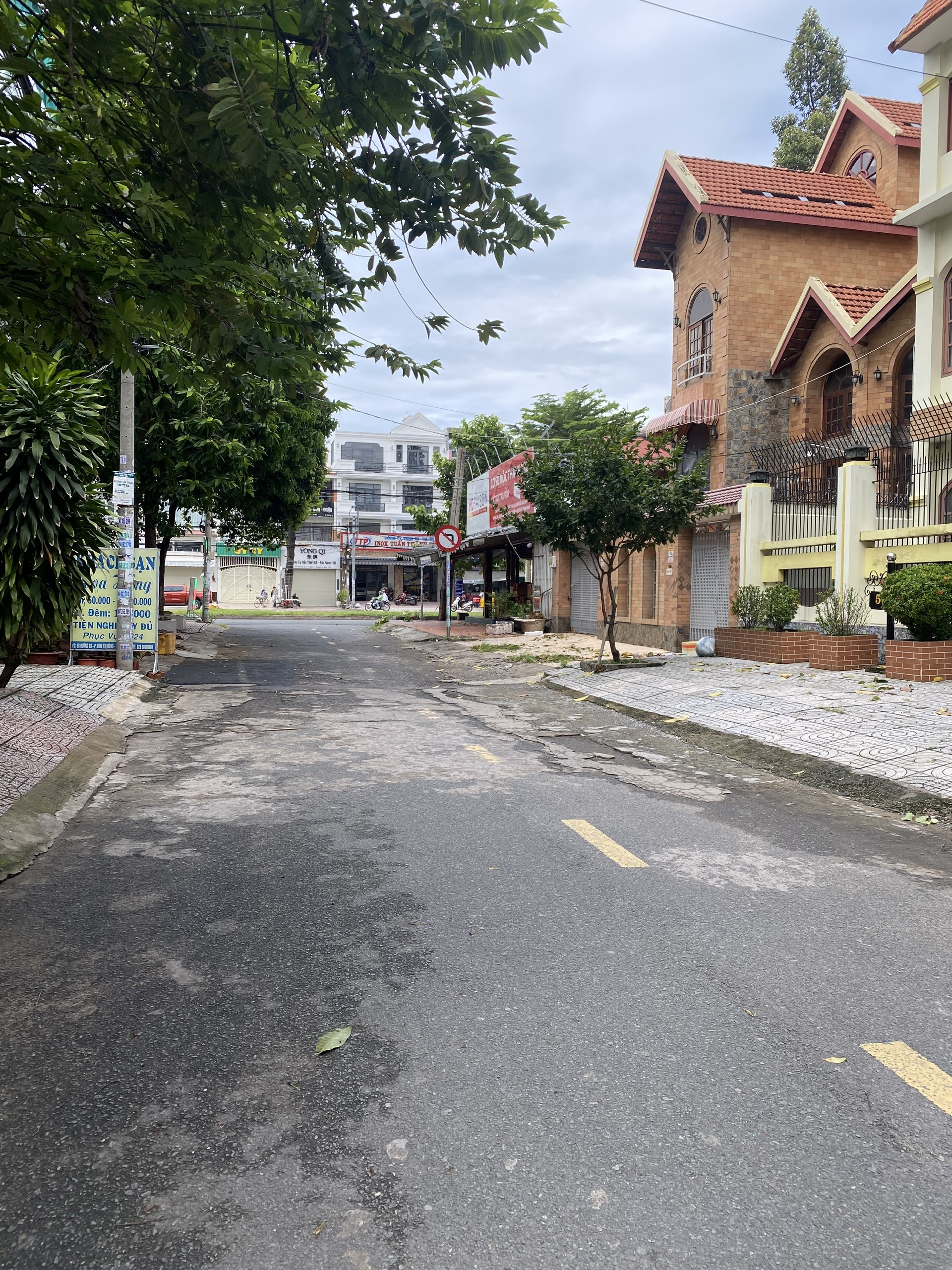 Bán nhà biệt thự có hồ bơi khu Tên Lửa , gần nhà thờ Phao Lô