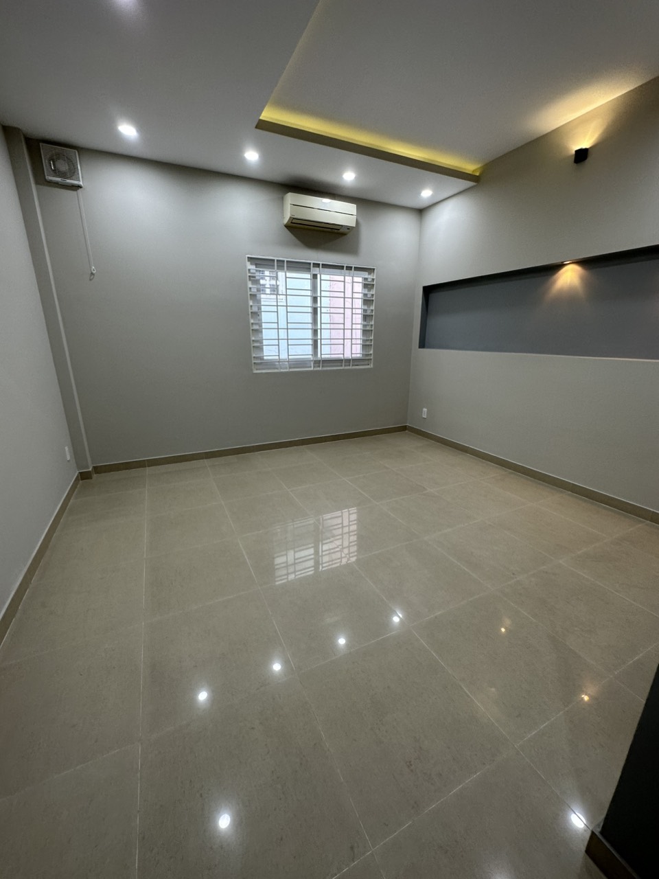 Bán nhà khu Bình Phú - Bề ngang 4,5m nhà có thang máy