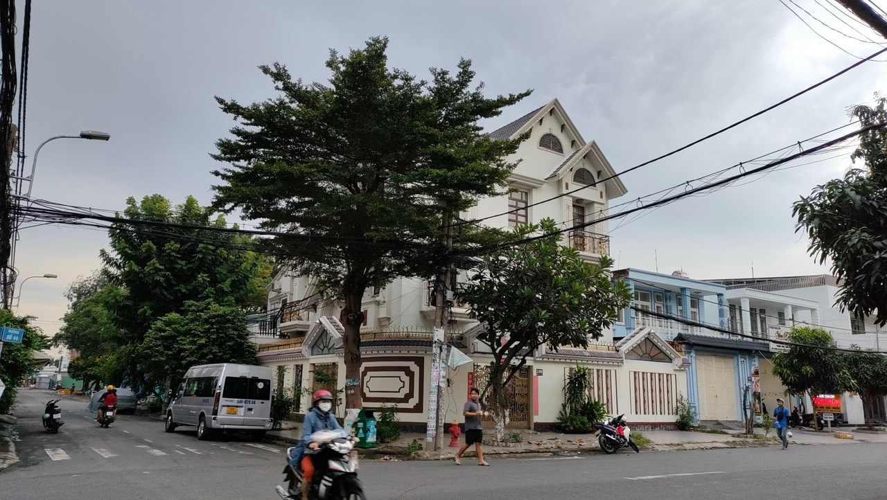 Bán biệt thự mặt tiền đường Kinh Doanh Khu Tên Lửa - 15 x 20m